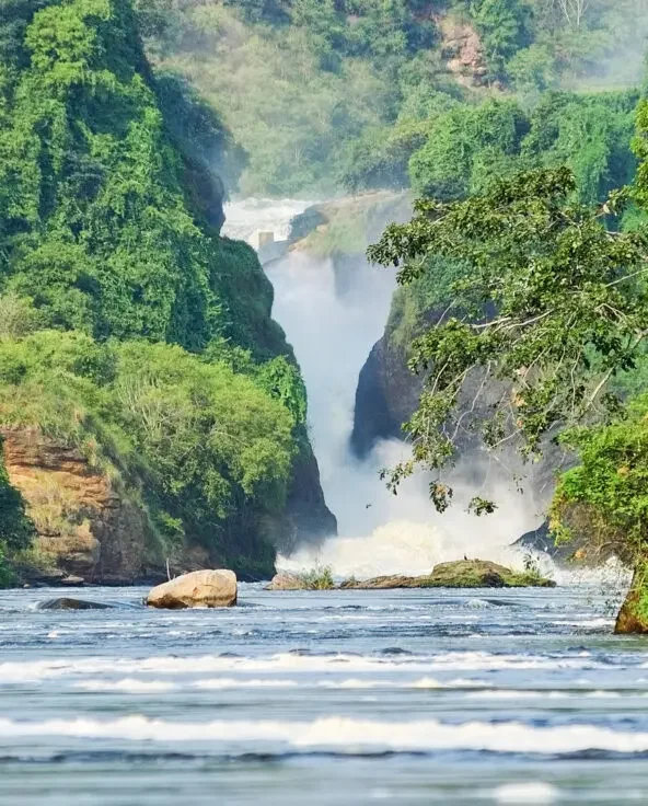 The-Murchison-waterfall-on-the-Victoria-Nile-northern-Uganda-592x736.jpg